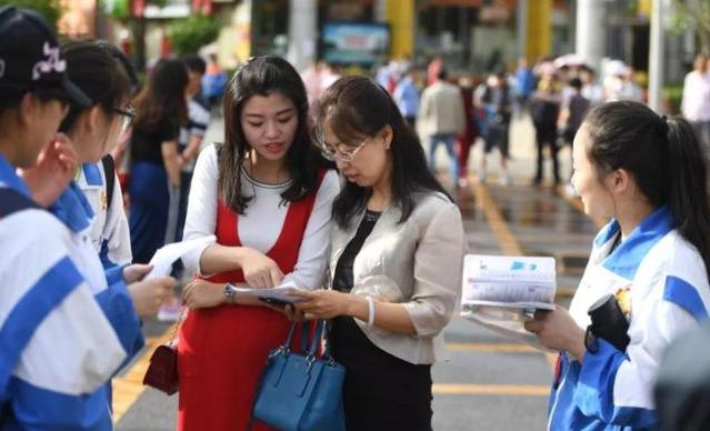 2021年公务员报名人数分析与探讨，趋势、原因及影响