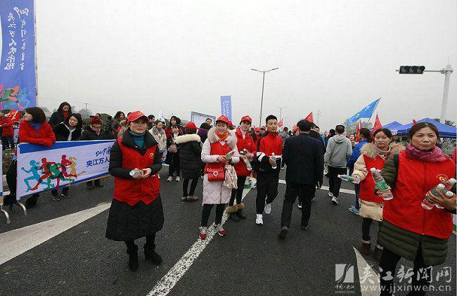 新中国体育事业在法治轨道上阔步前行