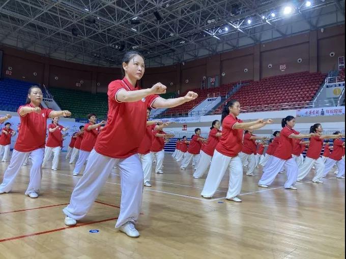 全民健身｜一“气”呵成！百余名健身气功习练者同场竞技