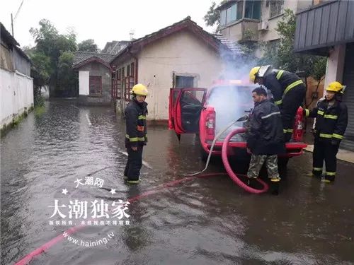 暴雨应急消防，守护生命财产安全的紧急救援行动